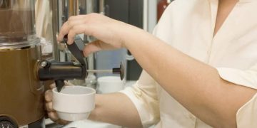 Una hora más de oxígeno para la hostelería de la ciudad