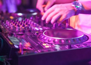 El pasaporte COVID no entrará en las discotecas ni locales de ocio en Andalucía