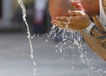 AEMET mantiene activo para este domingo el aviso rojo por calor en Huelva, Córdoba, Jaén, Granada y Sevilla. Puntos de Cádiz en alerta naranja
