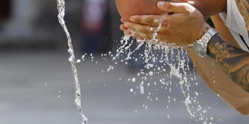 AEMET mantiene activo para este domingo el aviso rojo por calor en Huelva, Córdoba, Jaén, Granada y Sevilla. Puntos de Cádiz en alerta naranja