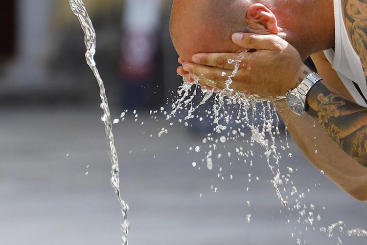 AEMET mantiene activo para este domingo el aviso rojo por calor en Huelva, Córdoba, Jaén, Granada y Sevilla. Puntos de Cádiz en alerta naranja