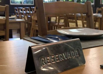 Sube a 6 el máximo de comensales permitidos en mesas ubicadas en interior en restauración y salones  de celebraciones en los niveles 1 y 2